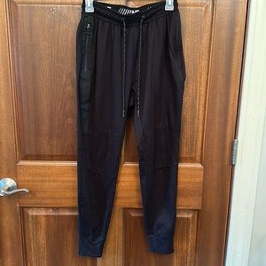 American Eagle joggers XS men’s. Good condition. Smoke free home